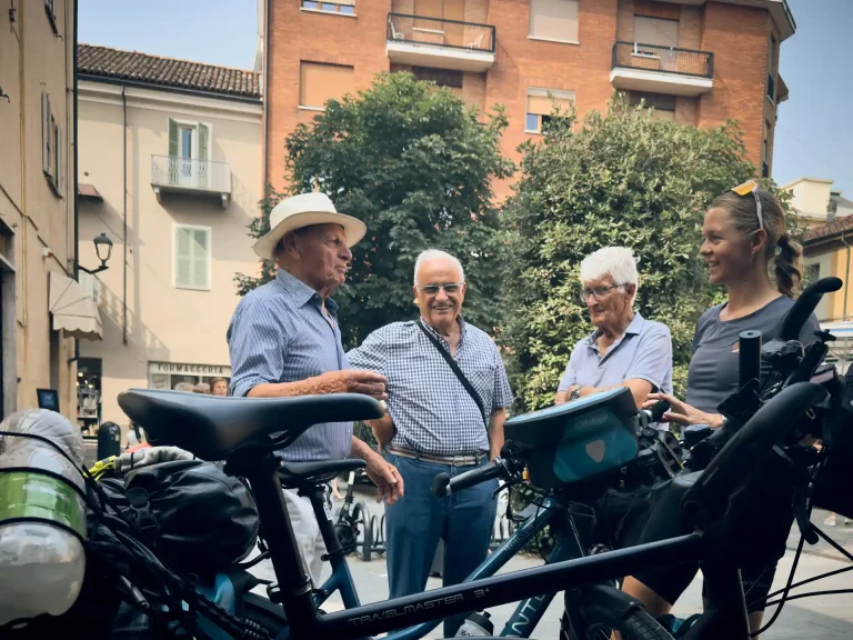 Gesprek met mensen over de fietsen
